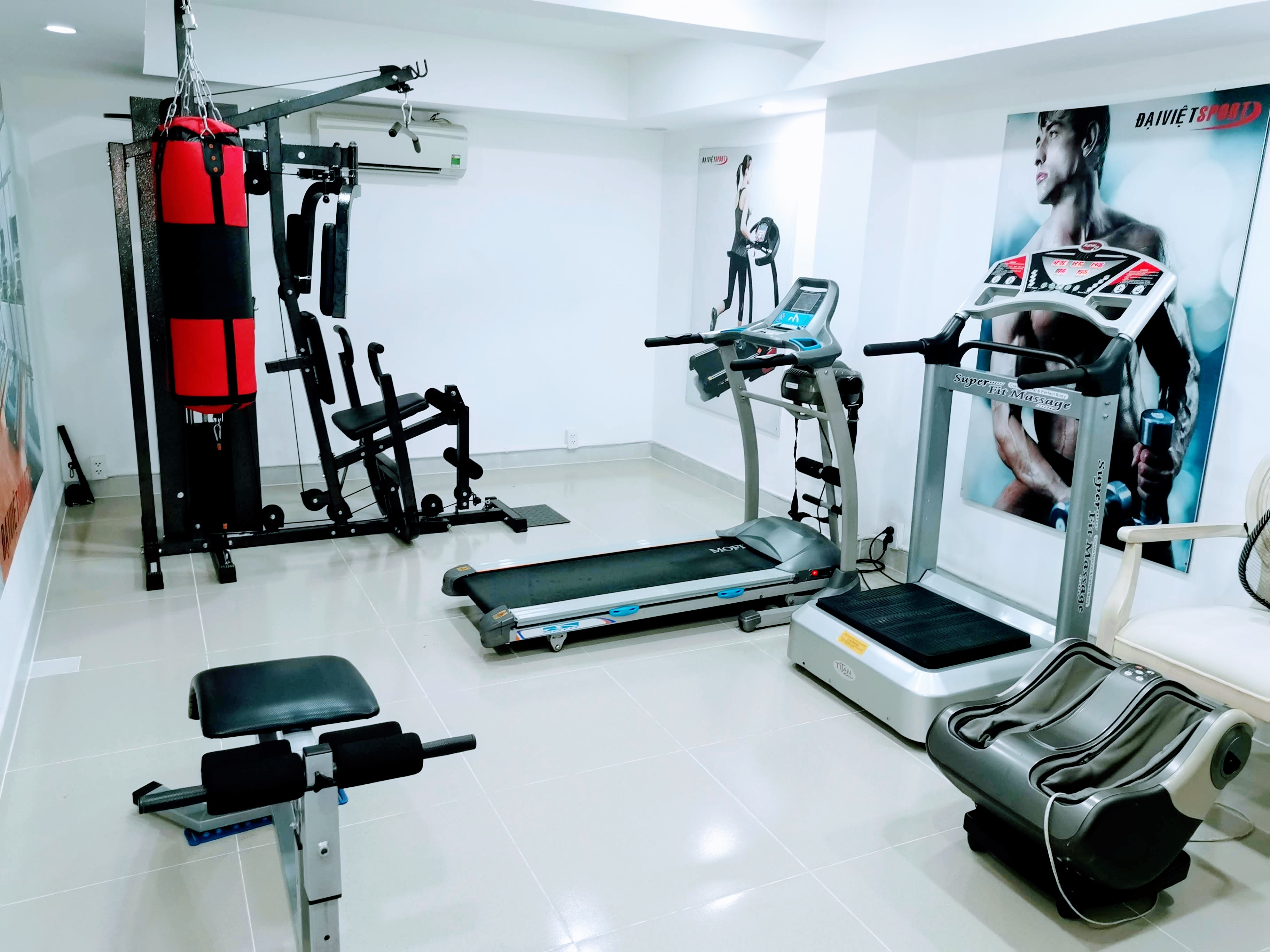 Gym room & facilities