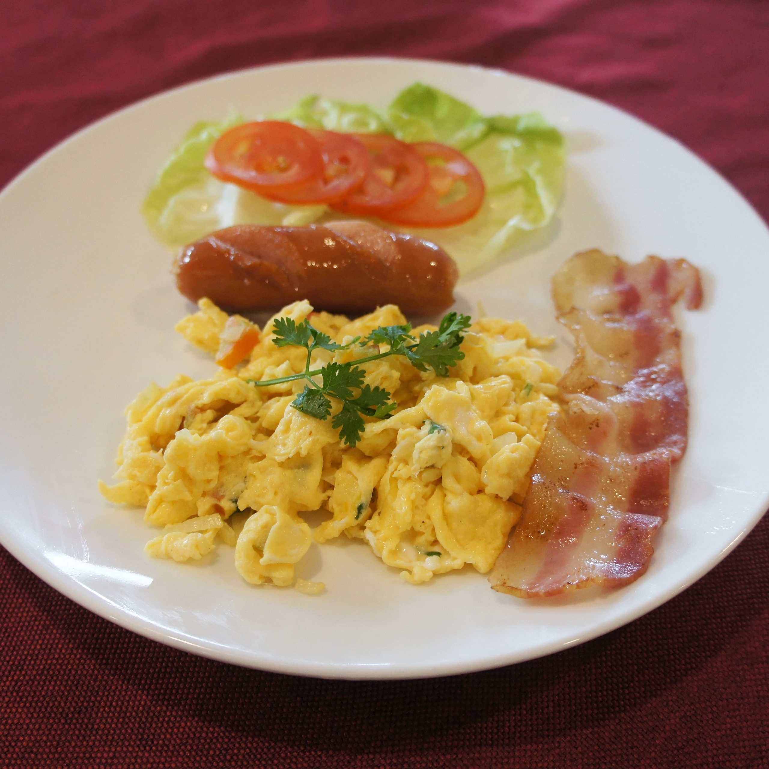Scrambled eggs with grilled bacon sausages scaled